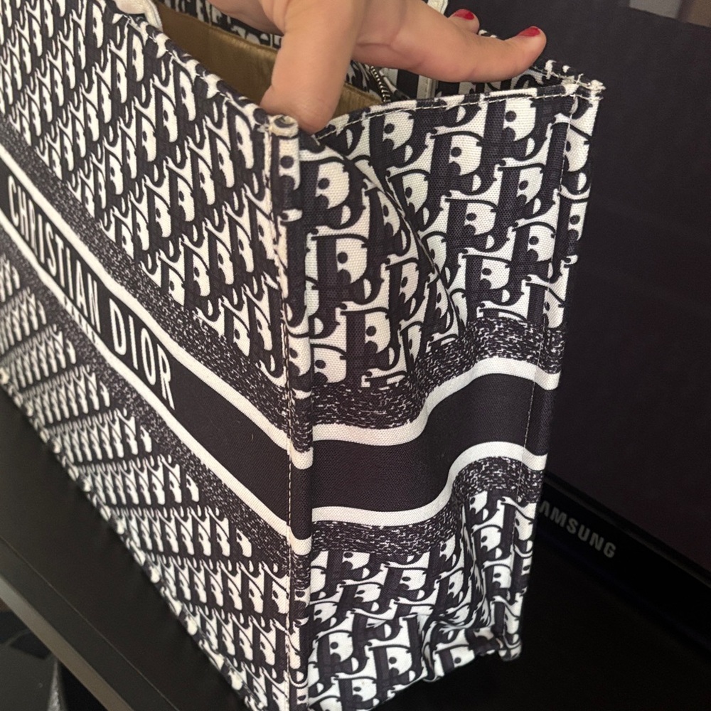 Black and White Tote Bag - Picture 5 of 9